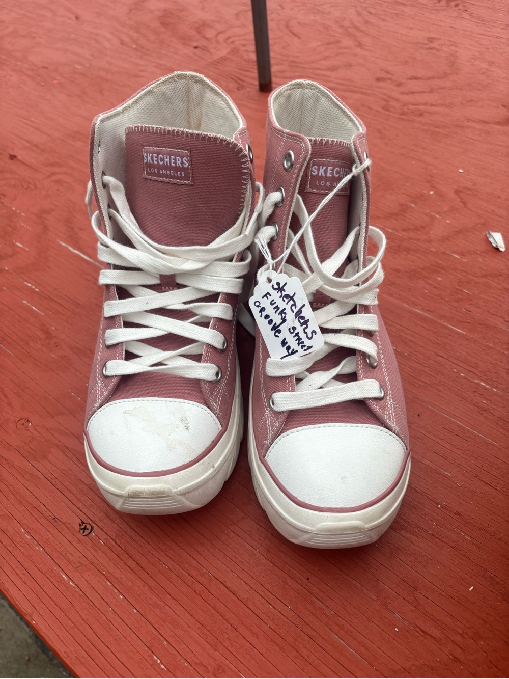 Women’s Sketchers funky Street groove Way sneaker size 8